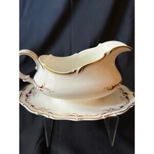 Royal Doulton Strasbourg H4958 gravy boat and attached plate